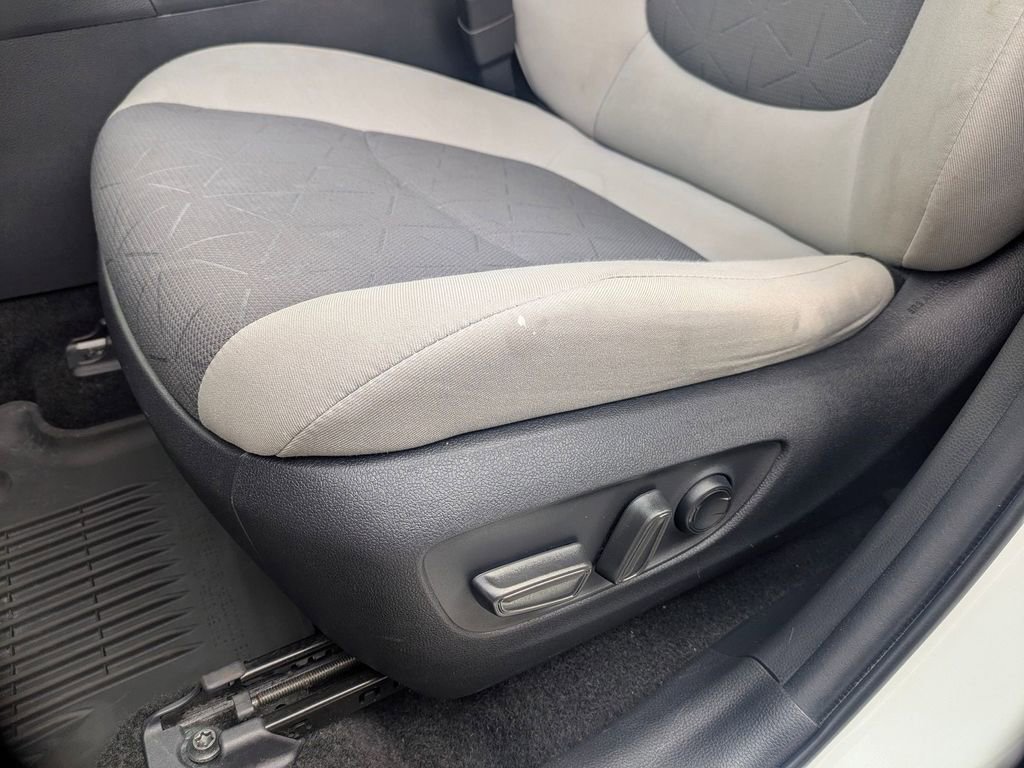 Used 2021 Toyota RAV4 XLE w/ Convenience Package image 17