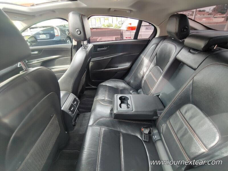 Used 2017 Jaguar XF Premium image 17