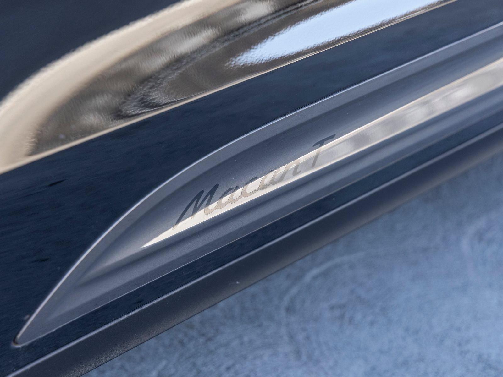 Certified 2023 Porsche Macan Turbo AWD/4WD image 19