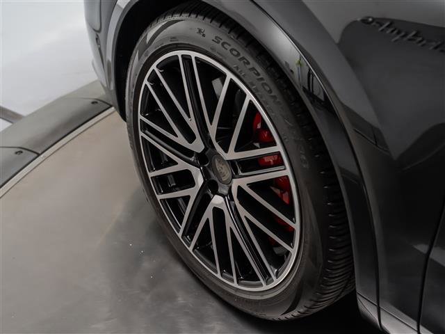 Used 2025 Porsche Cayenne Turbo AWD/4WD image 15