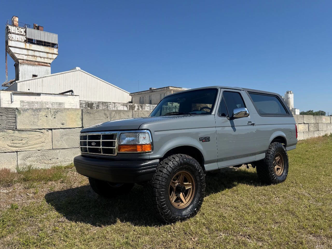 Used 1995 Ford Bronco XLT image 11