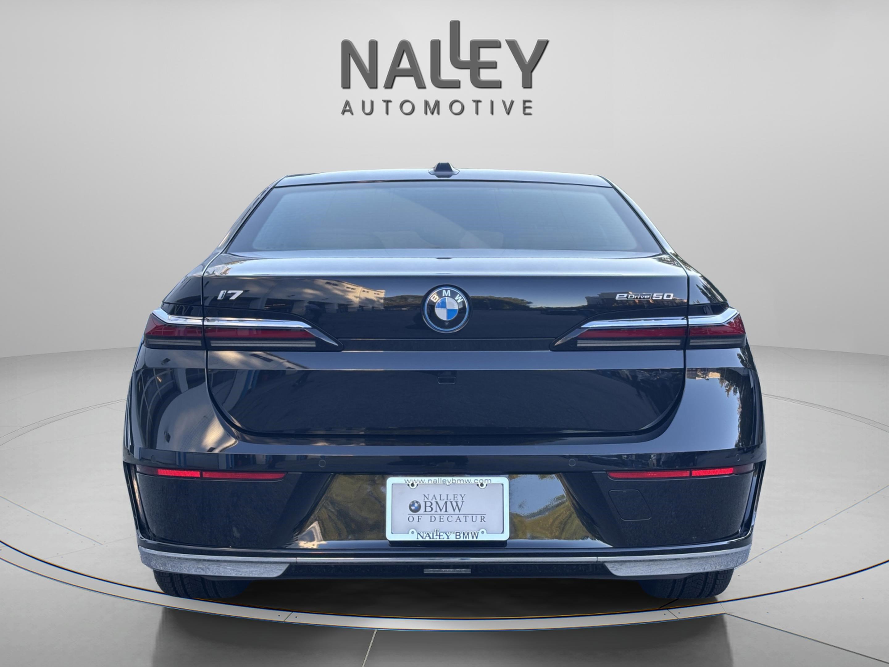 Used 2024 BMW i7 eDrive50 w/ Executive Package image 3