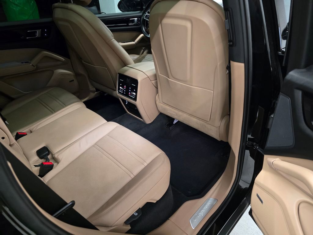 Used 2023 Porsche Cayenne image 32
