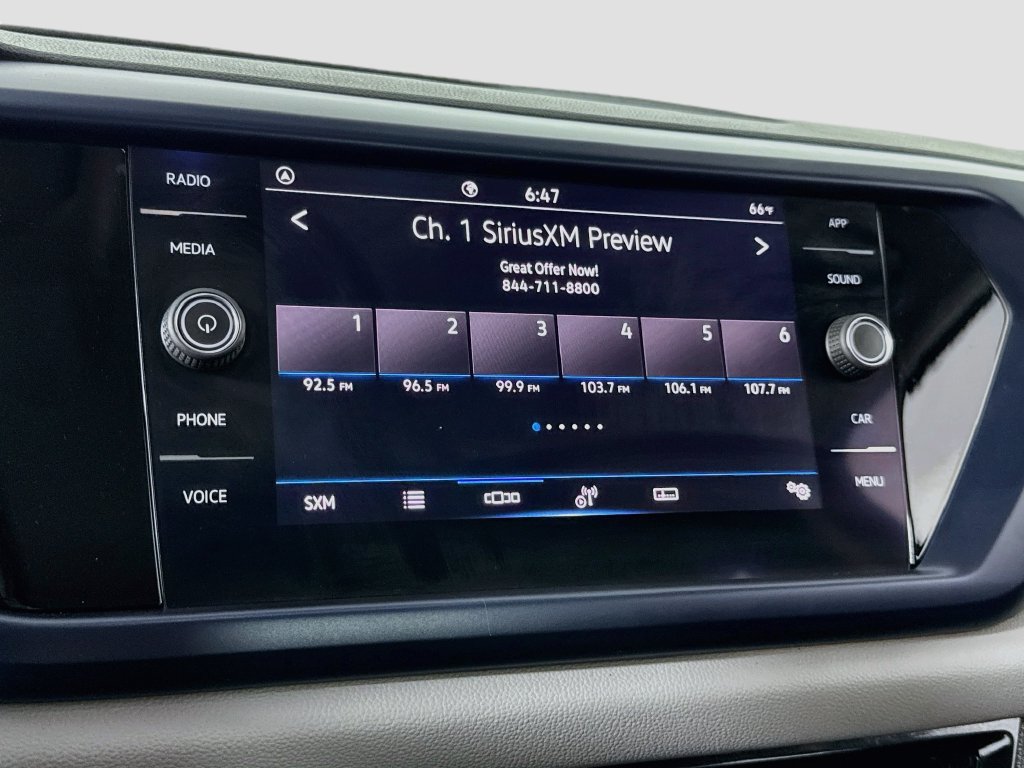 Used 2022 Volkswagen Taos SE w/ Panoramic Sunroof Package FWD image 24