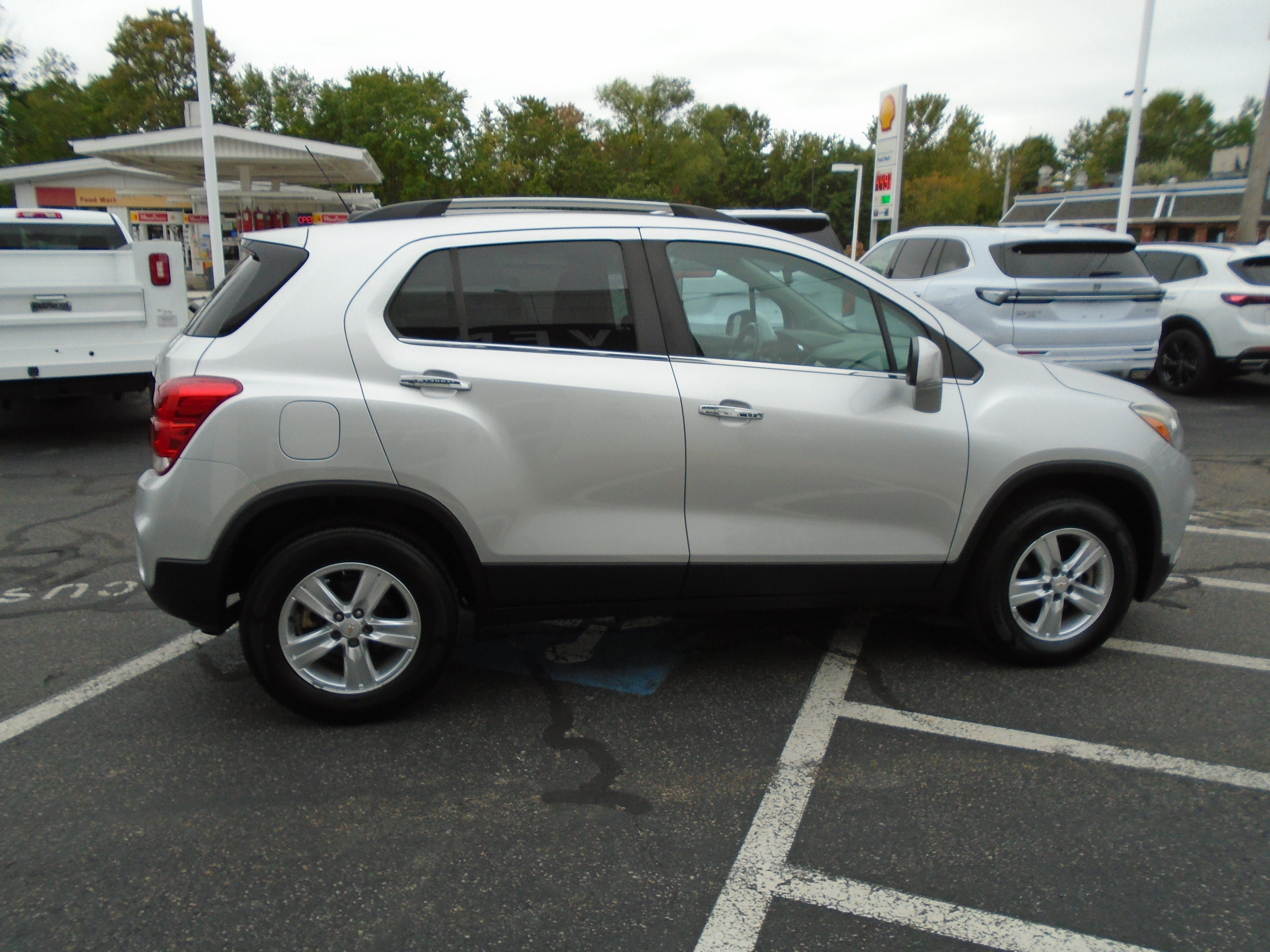 Certified 2018 Chevrolet Trax LT w/ LT Convenience Package AWD/4WD image 5