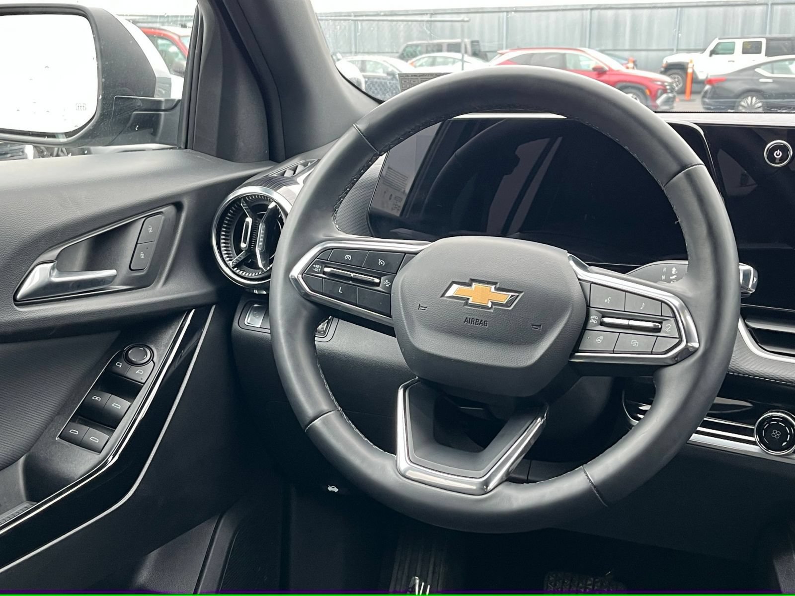 Used 2025 Chevrolet Equinox LT FWD image 28