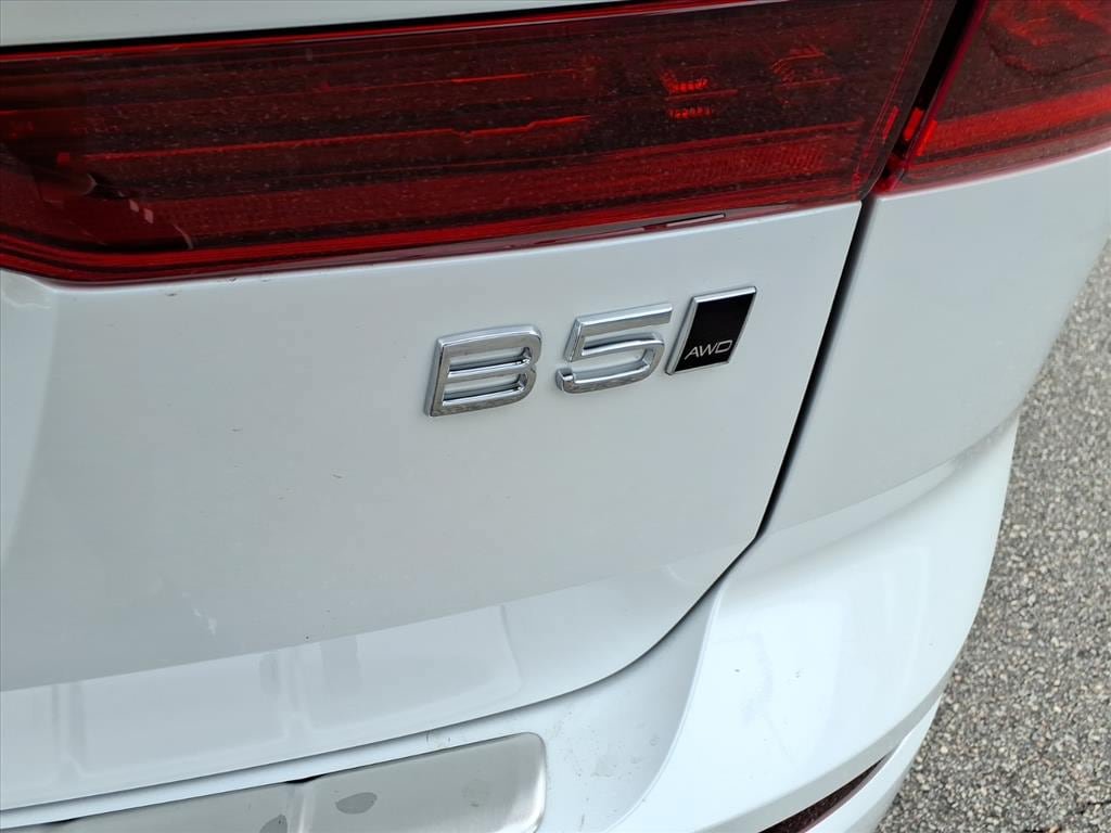 New 2026 Volvo XC60 B5 Plus w/ Protection Package Premier AWD/4WD image 6