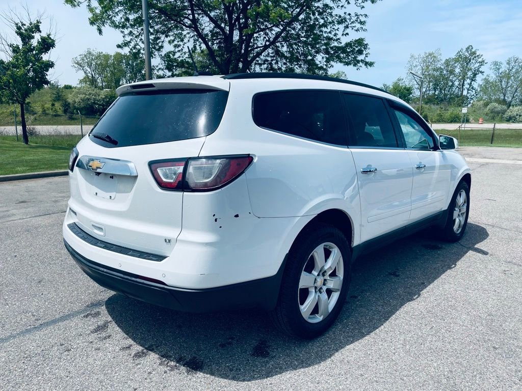 Used 2017 Chevrolet Traverse LT w/ Style and Technology Package FWD image 6