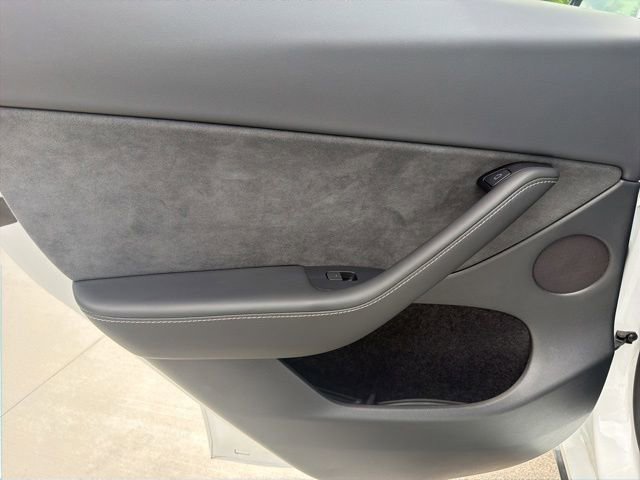 Used 2024 Tesla Model Y Long Range AWD/4WD image 19