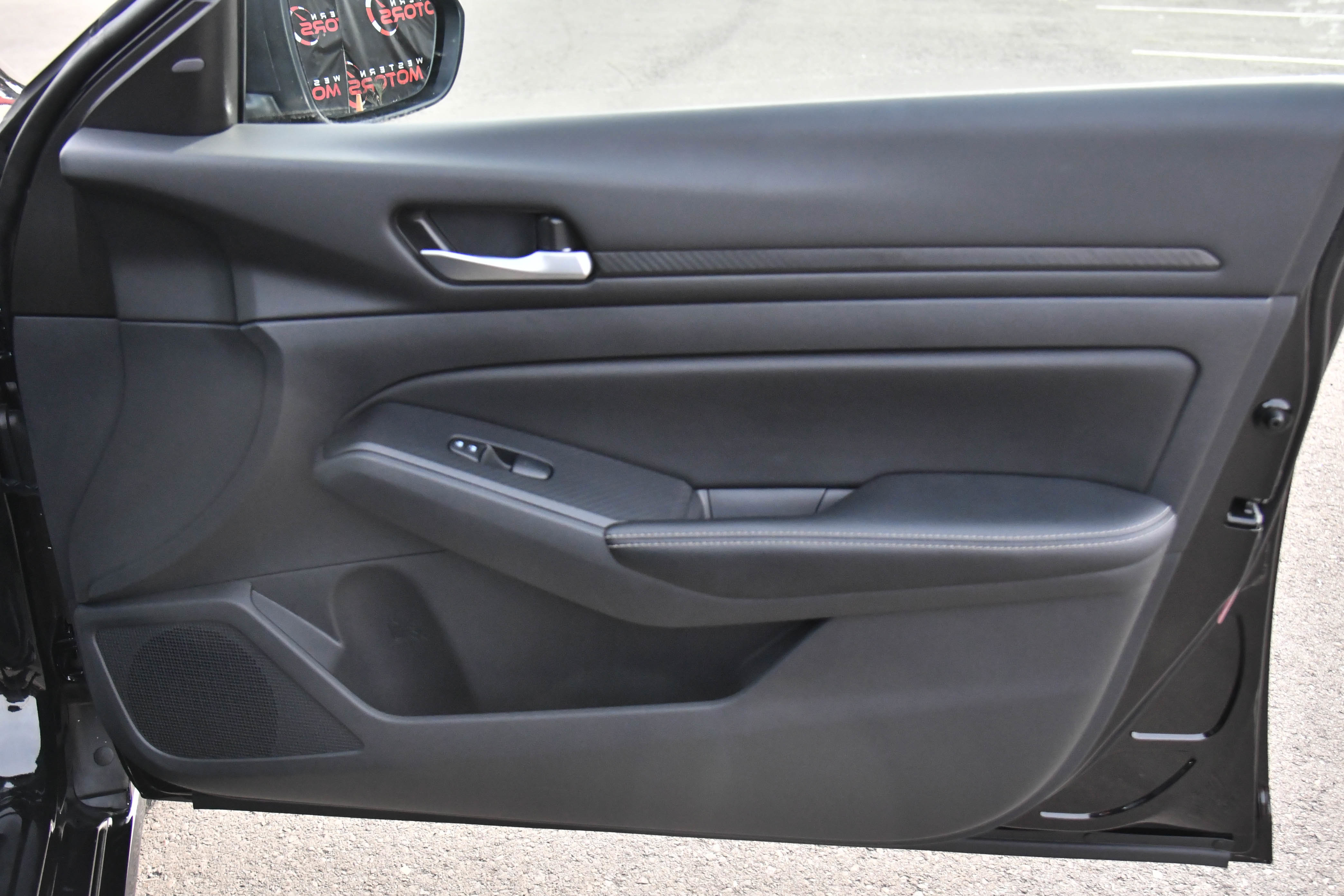 Used 2025 Nissan Altima 2.5 SV image 37