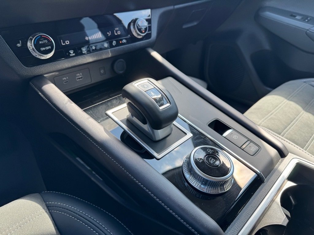 Used 2024 Mitsubishi Outlander SE image 19