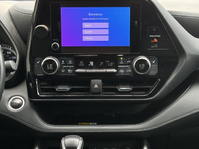 Used 2024 Toyota Highlander XSE FWD image 17