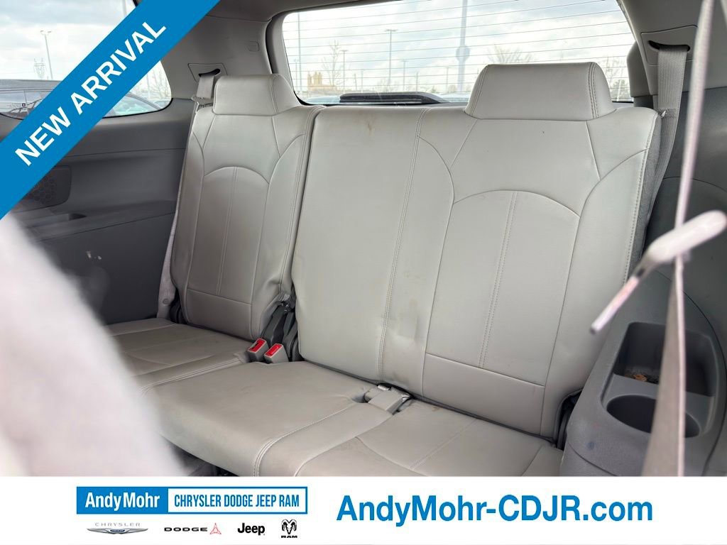 Used 2015 GMC Acadia SLT image 30