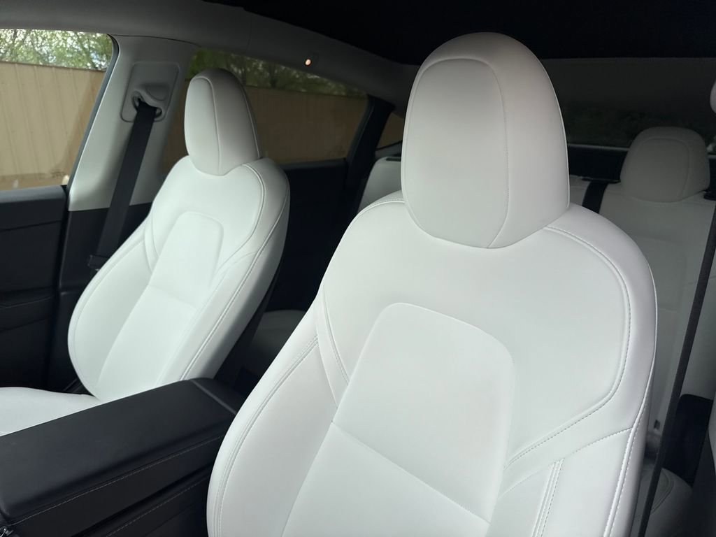 Used 2025 Tesla Model Y Performance image 12