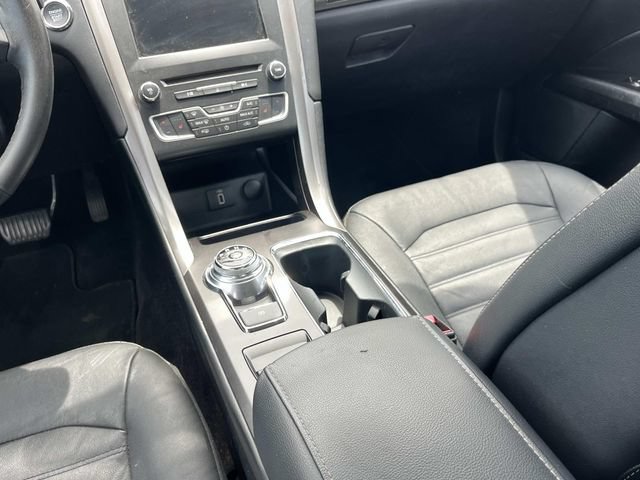 Used 2017 Ford Fusion SE w/ Fusion SE Technology Package FWD image 16