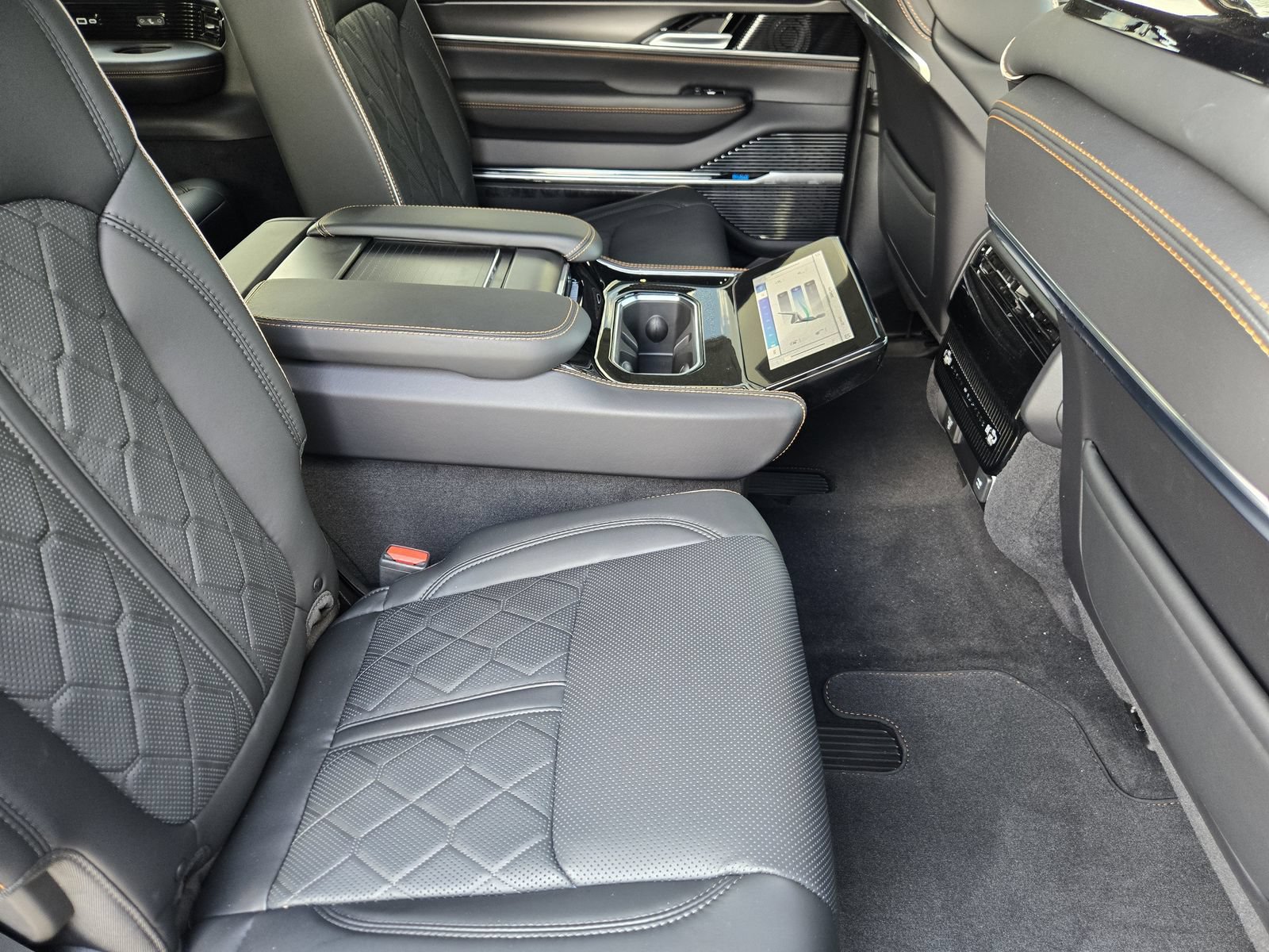 New 2026 Jeep Grand Wagoneer Summit AWD/4WD image 39