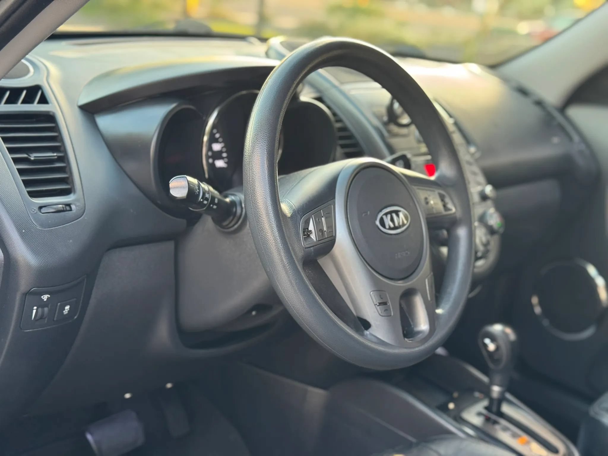 Used 2010 Kia Soul + FWD image 12