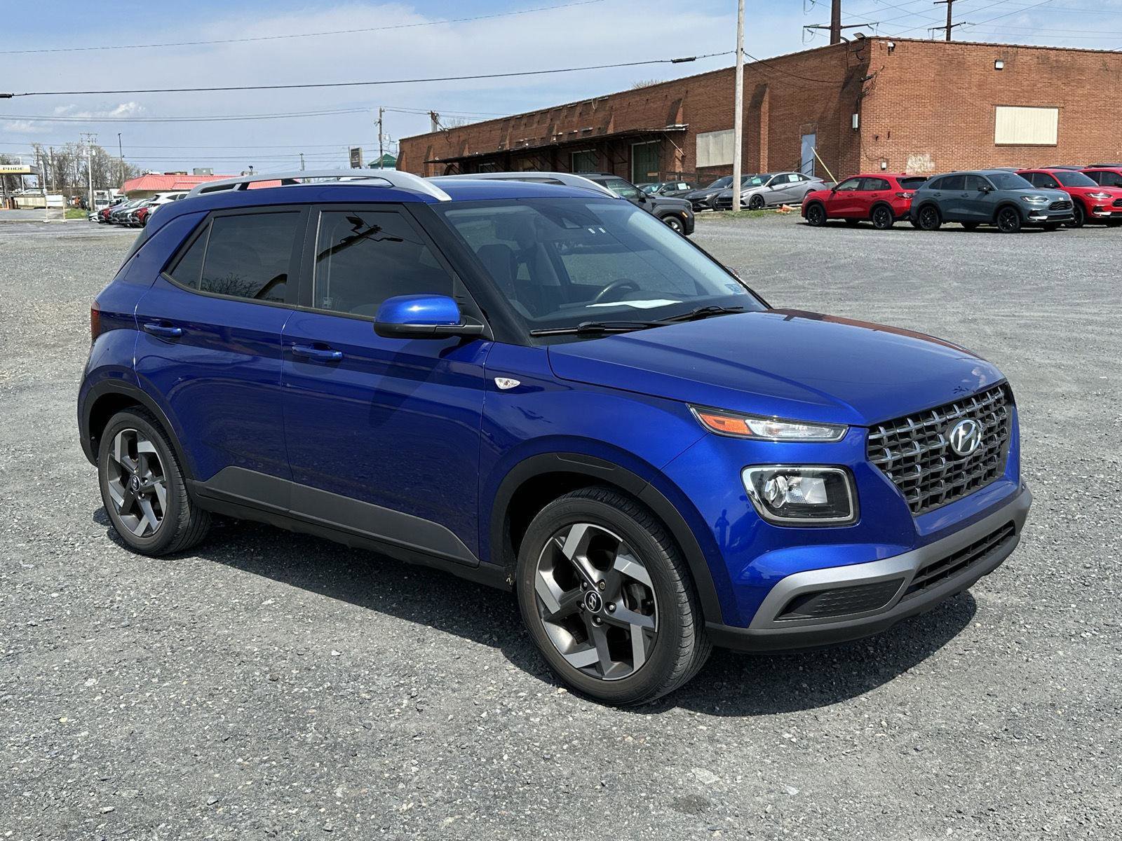 Certified 2021 Hyundai Venue SEL image 2