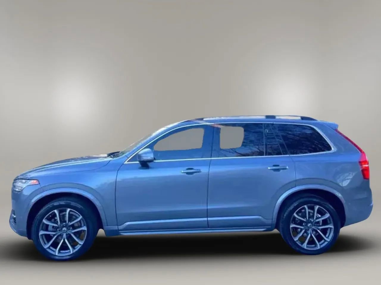 Used 2017 Volvo XC90 T6 Momentum w/ Vision Package AWD/4WD image 4