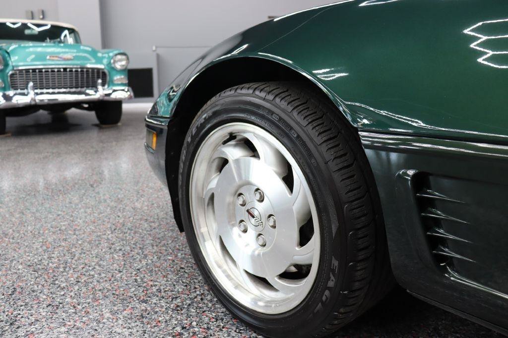 Used 1995 Chevrolet Corvette Coupe RWD image 8