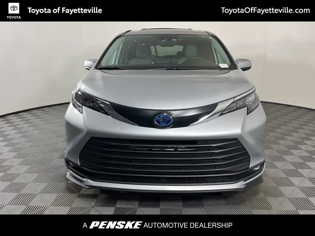 Certified 2025 Toyota Sienna XLE FWD image 20
