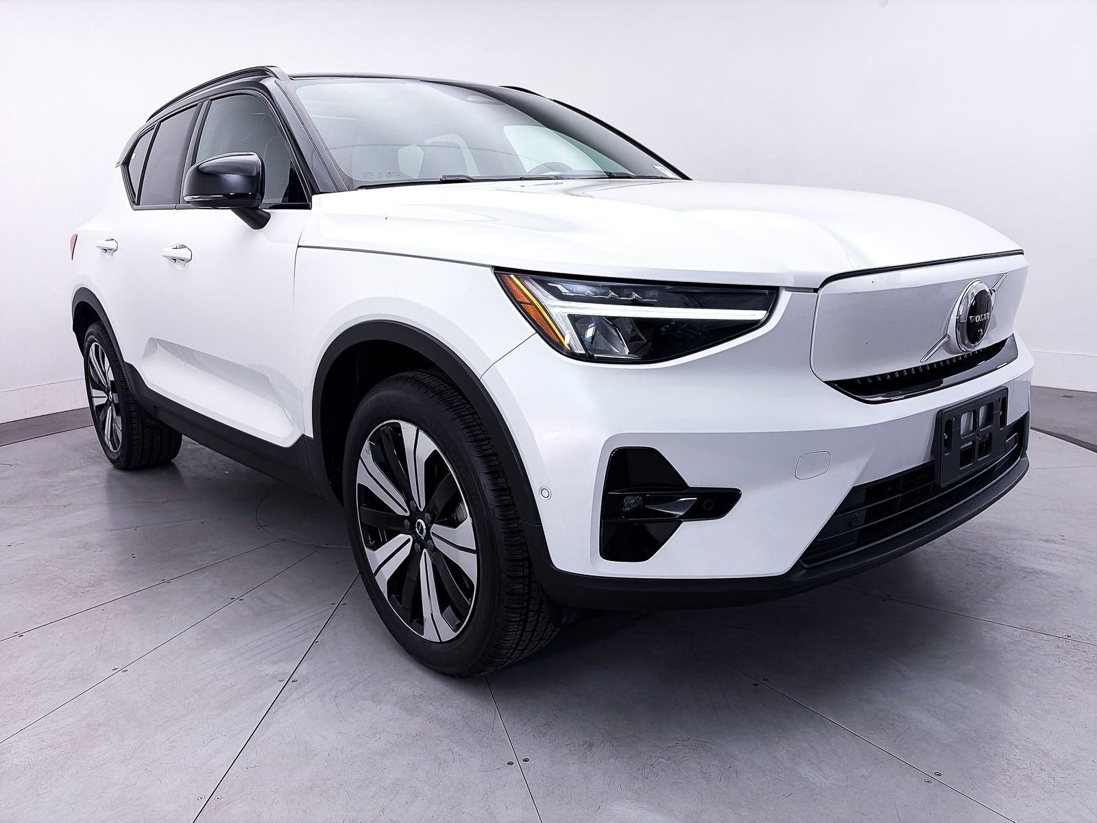 Used 2023 Volvo XC40 Recharge Plus AWD/4WD image 12