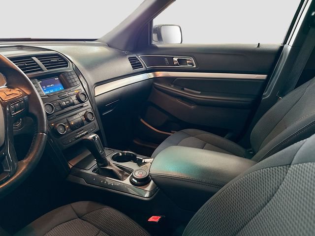 Used 2017 Ford Explorer XLT AWD/4WD image 22