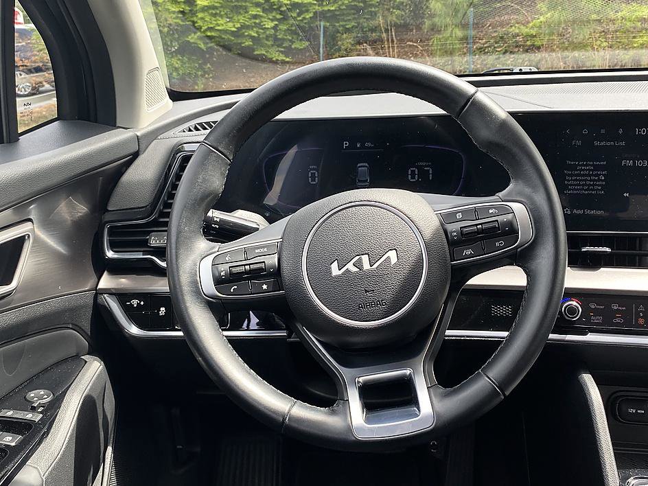 Used 2025 Kia Sportage EX image 15