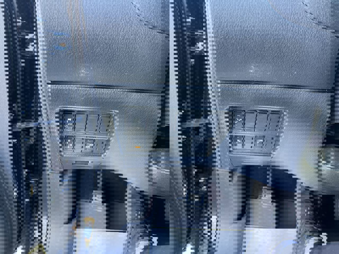 Used 2020 Nissan Pathfinder SV image 28