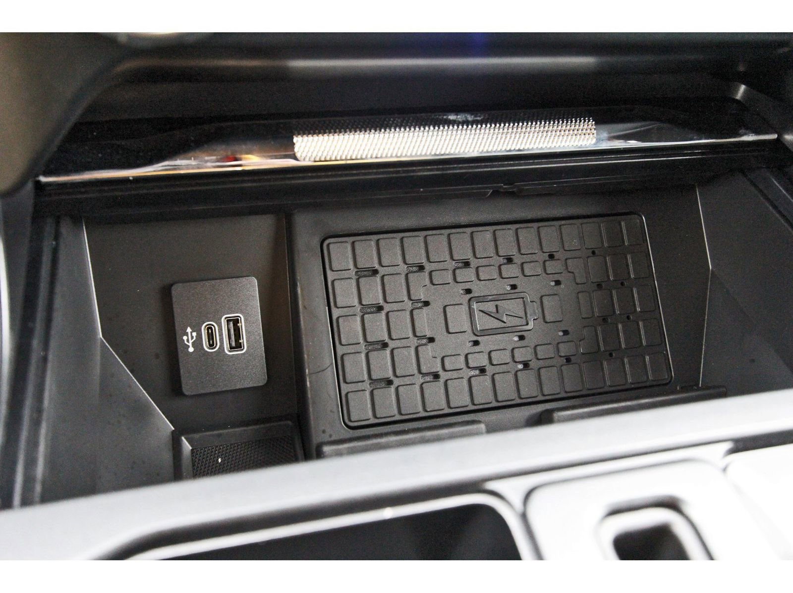 Used 2025 Ford F150 Lariat w/ Equipment Group 502A High image 29