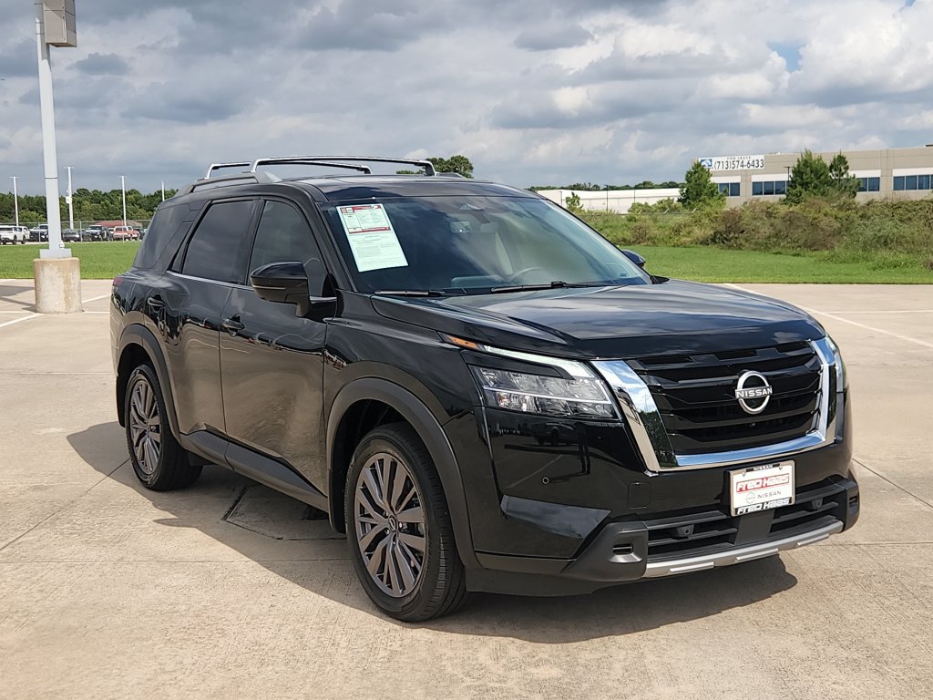 Used 2024 Nissan Pathfinder SL w/ SL Premium Package FWD image 3