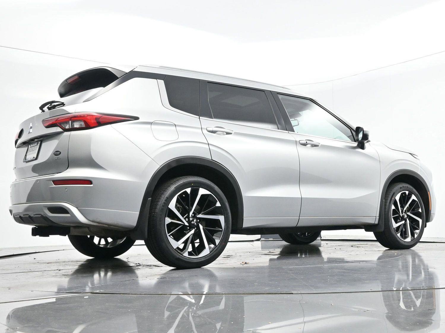 Used 2023 Mitsubishi Outlander SEL image 49