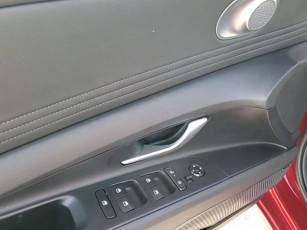 Certified 2024 Hyundai Elantra Limited image 11
