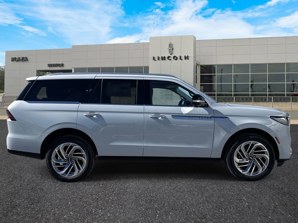 New 2026 Lincoln Navigator Reserve image 2