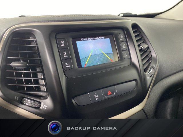 Used 2018 Jeep Cherokee Latitude w/ Safety Group AWD/4WD image 3