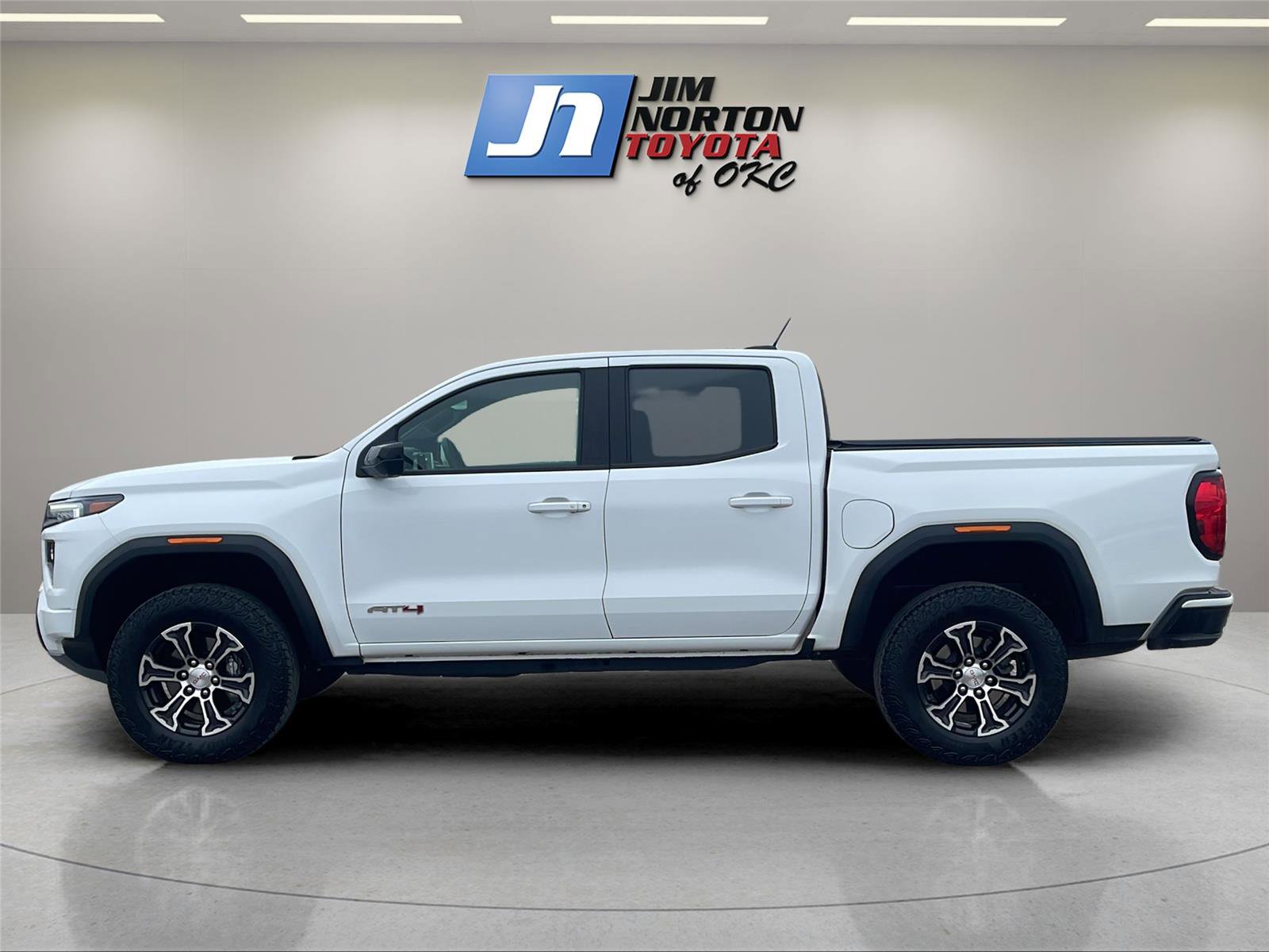 Used 2023 GMC Canyon AT4 w/ AT4 Premium Package image 8