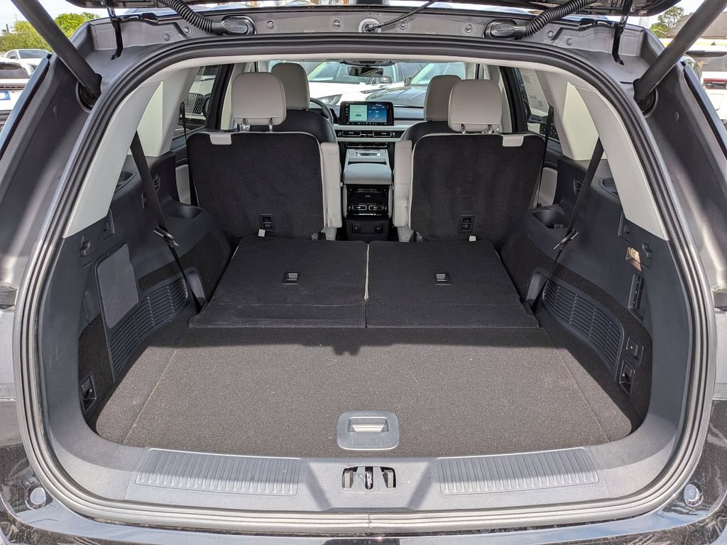 New 2026 Lincoln Aviator Reserve w/ Jet Appearance Package RWD image 13