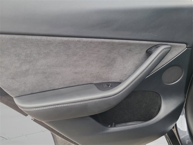 Used 2024 Tesla Model Y Performance image 18
