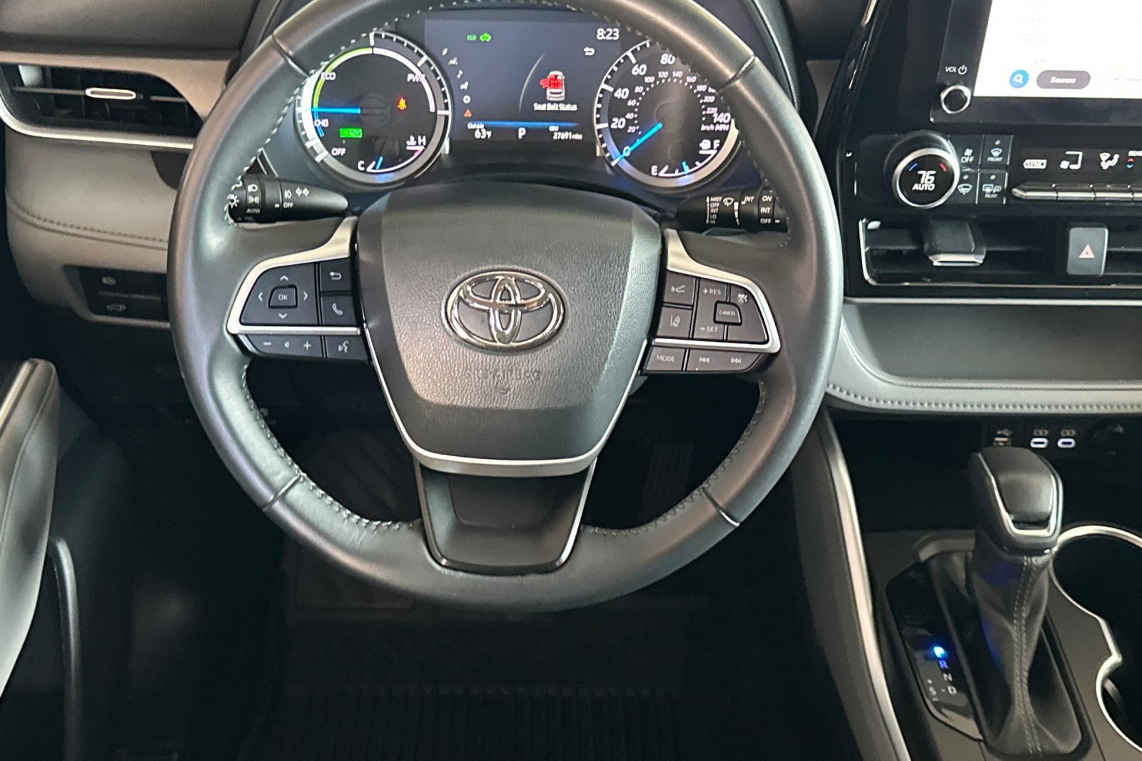 Used 2023 Toyota Highlander LE AWD/4WD image 11