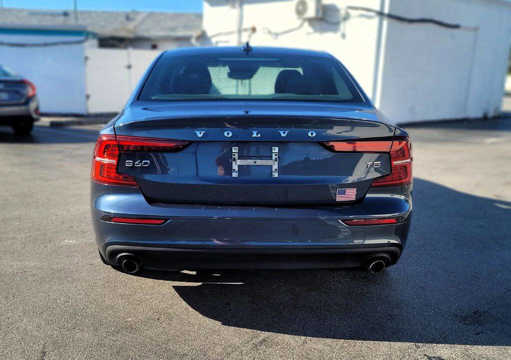 Used 2019 Volvo S60 T5 Momentum w/ Premium Package image 4