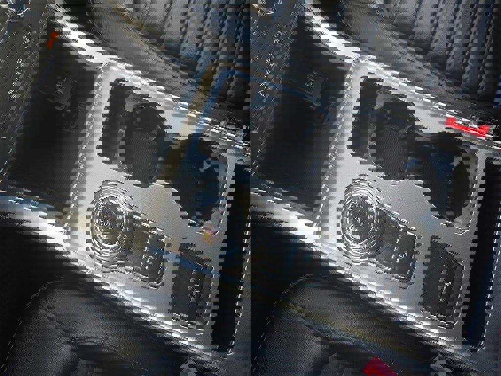 Used 2023 Ford Edge SEL image 23