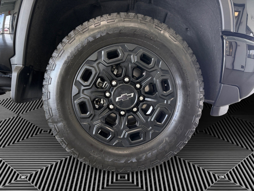 Used 2024 Chevrolet Silverado 2500 LT w/ Midnight Edition image 10