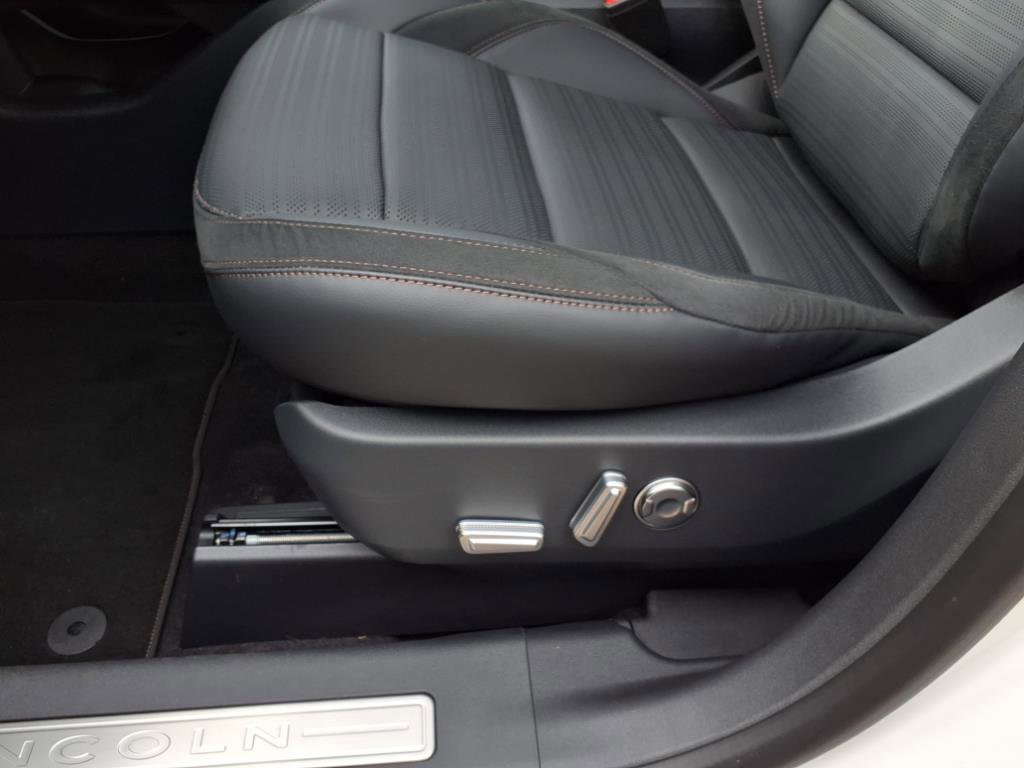 New 2025 Lincoln Nautilus Reserve w/ Jet Appearance Package image 15