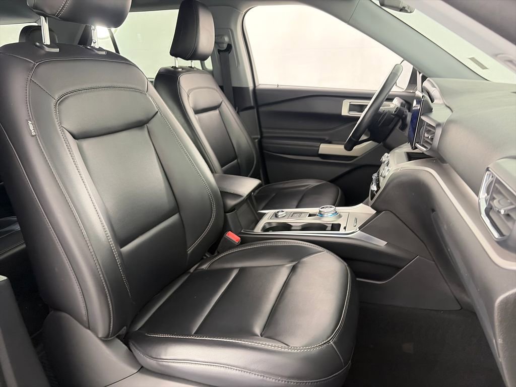 Certified 2021 Ford Explorer XLT w/ Equipment Group 202A AWD/4WD image 32