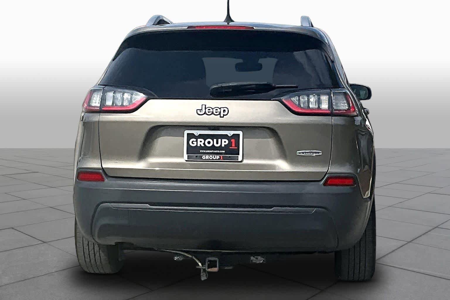 Used 2019 Jeep Cherokee Latitude Plus w/ Comfort/Convenience Group FWD image 5