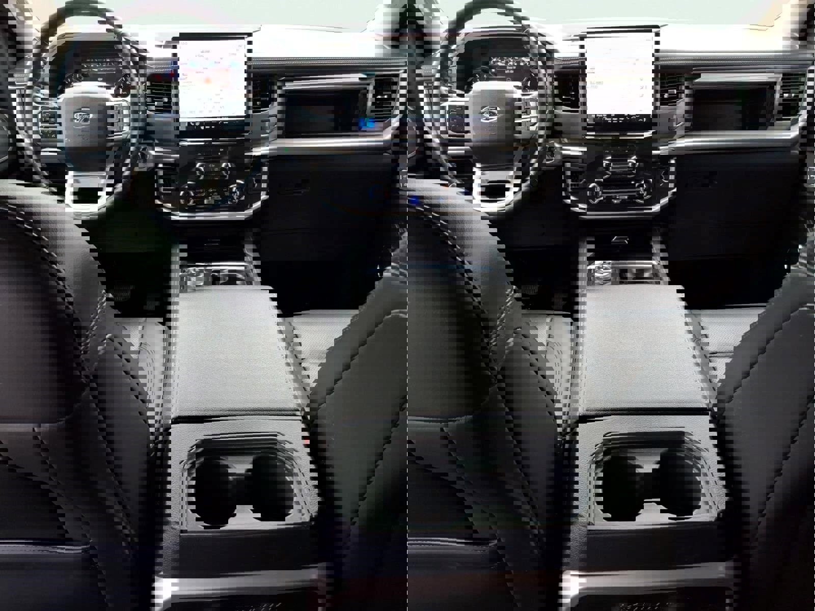 Used 2024 Ford Expedition XLT image 14