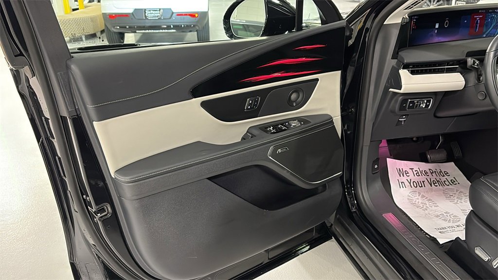 Used 2025 Lincoln Nautilus Premier w/ Equipment Group 102A image 11