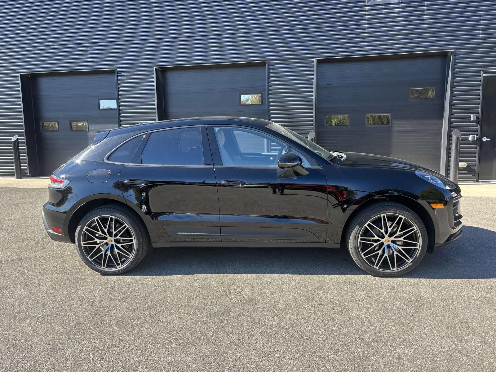 Used 2026 Porsche Macan AWD/4WD image 11
