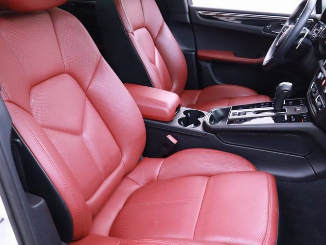 Certified 2024 Porsche Macan AWD/4WD image 28