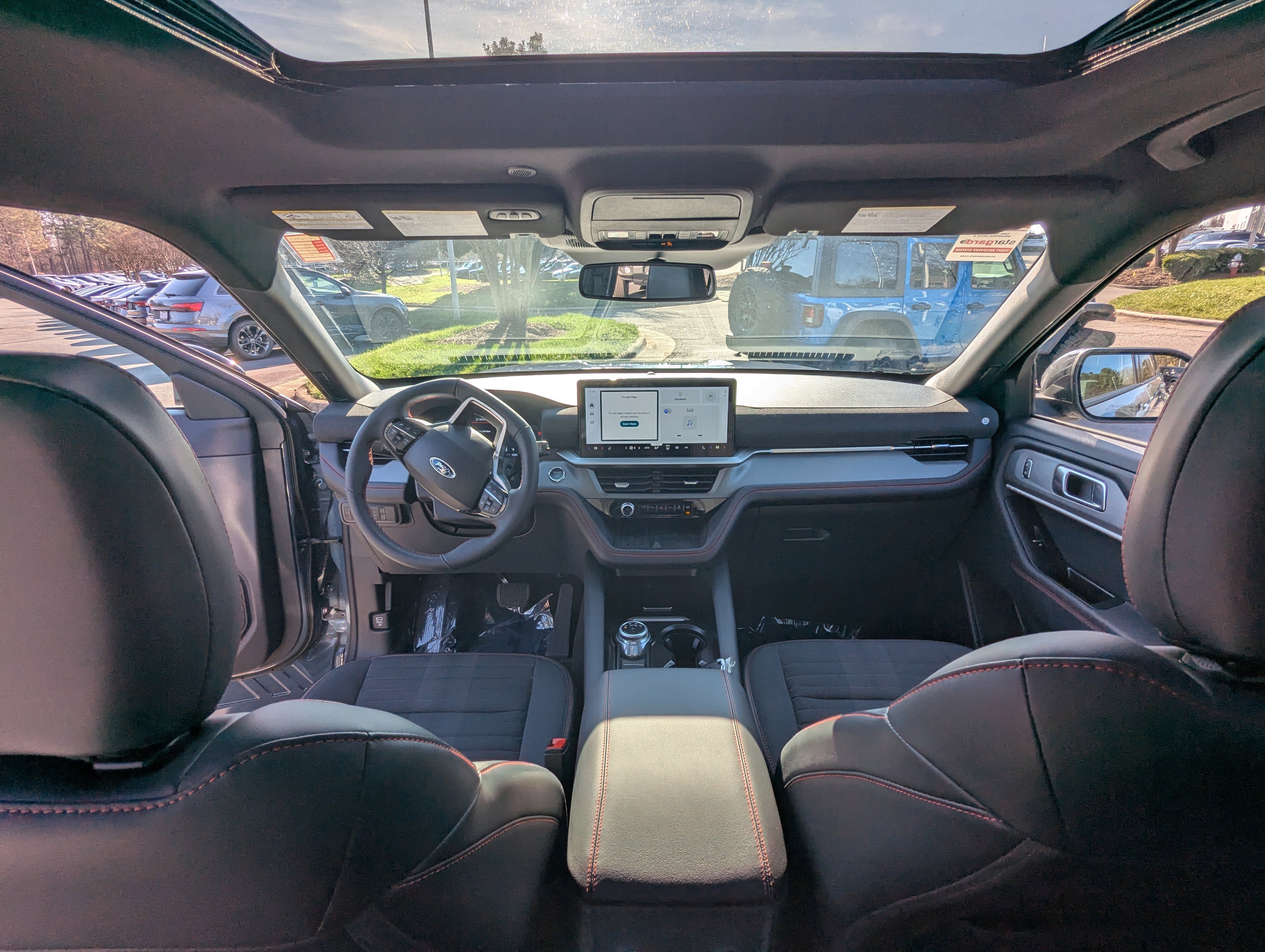 Used 2025 Ford Explorer ST-Line w/ Premium Package image 12